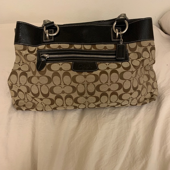 Coach Handbags - Coach Vintage Shoulder Bag